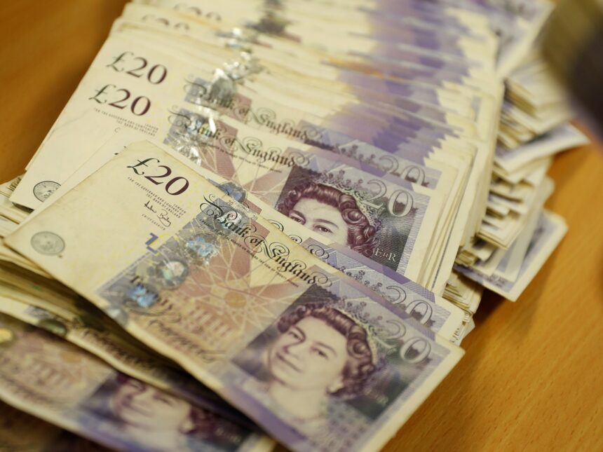 £10 200: Hur mycket sämre har britterna det efter 14 £10 200: Hur mycket sämre har britterna det efter 14 år av Tory-styre