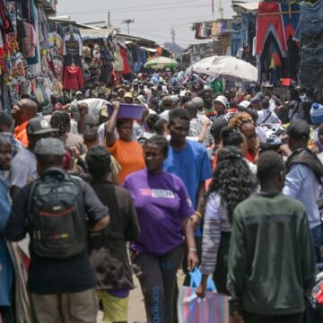 En mans skräp: EU-pitch för att ta itu med textilföroreningar som begagnade säljare
