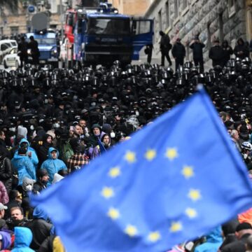 Georgien trotsar EU och stöder lagar som riktar sig till "utländska agenter"
