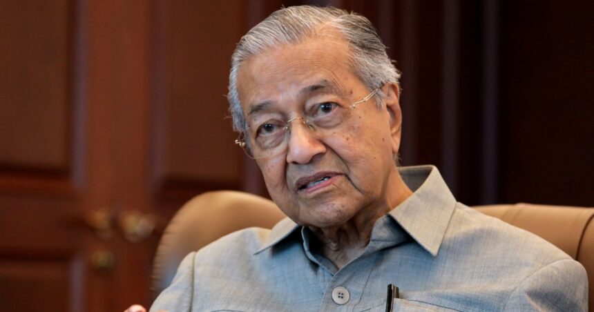 Malaysias Mahathir förnekar korruption, säger att de flesta av hans Malaysias Mahathir förnekar korruption, säger att de flesta av hans pengar "nu är borta"