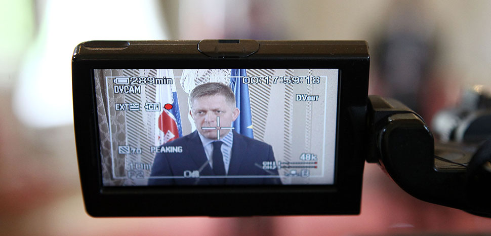 Där polariseringen leder: Fico-mordförsöket i Slovakien cc EU2016 SK, modified, https://flickr.com/photos/142675453@N02/27727259560/in/photolist-YVdWs9-XShRVo-YUh7hj-2jm63AG-Jfasgj-DCeiEd-JEUZ96-JBREdf-JEUZ1F-Jfatq3-JfatKb-JBC3DL-JfUxAG-MgP5ya-JeVZaS-Jy3cjH-JfatX5-JvD171-XYqv7N-Jfau3f-LQ67Sh-XVNFJT-JEUZug-HJHzrS-Jy3cW4-LQ684E-LQ67W5-JvCZAS-HKiEzu-JCAWF9-2jm68KQ-JvCZSy-LQ6c79-XVNFyT-JBC3NJ-LQ681J-HJHyZu-JCAWJq-Ljst7s-LjBmr4-JfUxnA-Ljst4S-M9CBPX-LjSnpN-Jy3d5F-JfUxiN-JyLZqg-MgP5LV-JfUxsW