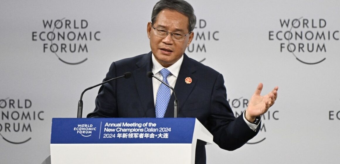 Kinas premiärminister uppmanar nationer att "motsätta sig frikoppling" på det ekonomiska forumet

