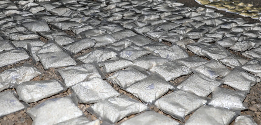 Syriens Captagon Crisis: En narkostat i Mellanöstern? Staff Sgt. Christopher Brown , modified, https://commons.wikimedia.org/w/index.php?search=captagon&ns0=1&ns6=1&ns12=1&ns14=1&ns100=1&ns106=1#/media/File:Captagon.jpg, ISIS Drug Cache Destroyed