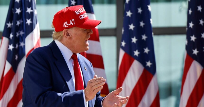 Trump säger att han skulle ge gröna kort till utländska studenter från amerikanska högskolor

