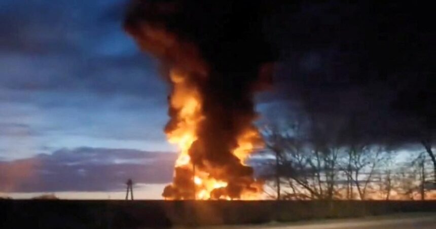 Varför Ukraina borde fortsätta slå ryska oljeraffinaderier
