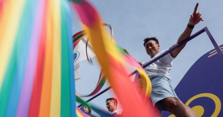 När samkönade äktenskap närmar sig, jagar Thailands företag den "rosa När samkönade äktenskap närmar sig, jagar Thailands företag den "rosa baht"