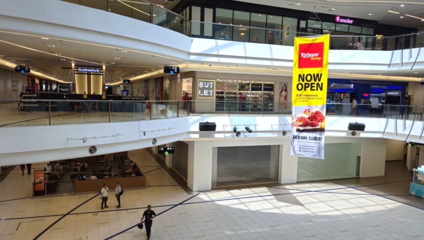 Malaysia bygger gallerior som en galning – men shoppare kommer inte

