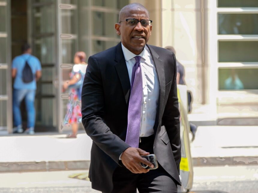 Ozy Medias medgrundare Carlos Watson dömd Ozy Medias medgrundare Carlos Watson dömd