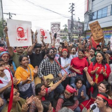 A Majority of Bangladeshi Netizens Show Red Card to Government&rsquo;s Mourning Decision