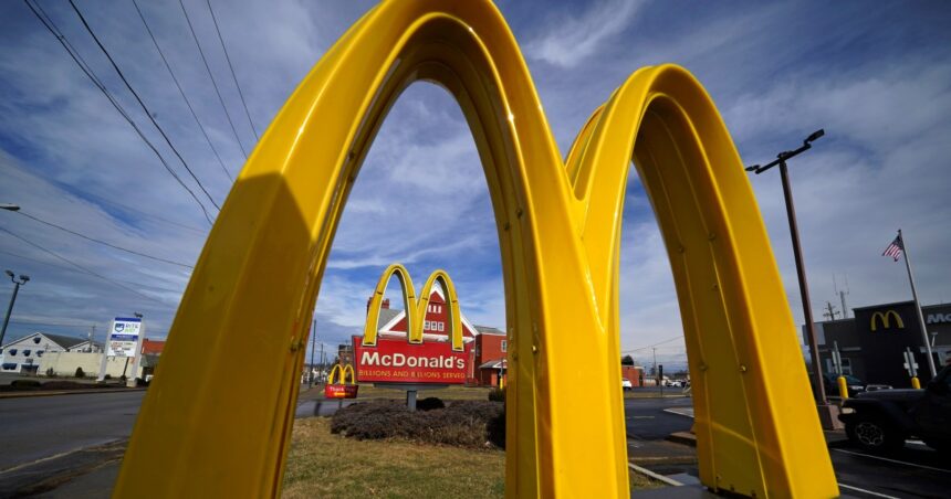 McDonalds försäljning minskar globalt för första gången på över tre år

