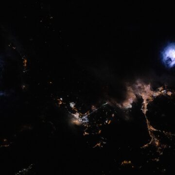 Skyfire Spectacle: Lightning Unleashed Over Türkiye

