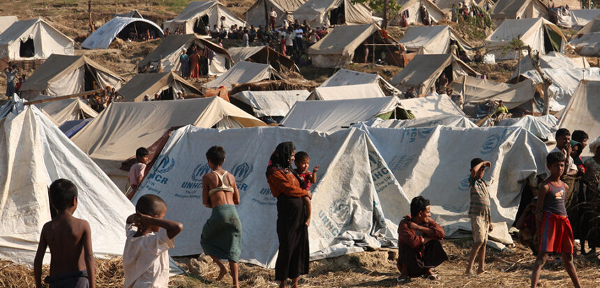 Det internationella samfundet får inte glömma Rohingya-krisen cc DFID - UK Department for International Development - Emergency food, drinking water and shelter to help people displaced in Rakhine State, western Burma., modified,