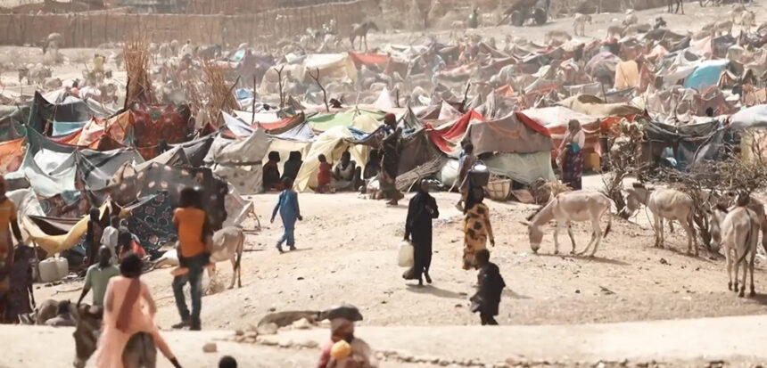 Genève-samtal susar när inbördeskriget i Sudan drar ut på tiden cc Henry Wilkins VOA, modified, https://en.wikipedia.org/wiki/Sudanese_civil_war_(2023%E2%80%93present)#/media/File:Screengrab_of_refugee_camp_from_Number_of_Refugees_Who_Fled_Sudan_for_Chad_Double_in_Week.jpg