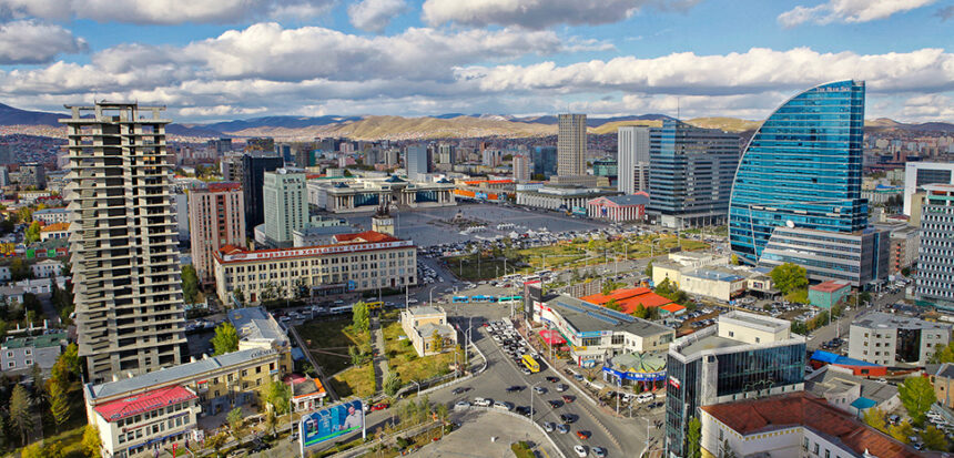 Mongoliets "tredje granne": Balansering mellan Kina, Ryssland och USA Downtown Ulaanbaatar, cc Zazaa Mongolia, modified, https://commons.wikimedia.org/wiki/File:UB_downtown.jpg