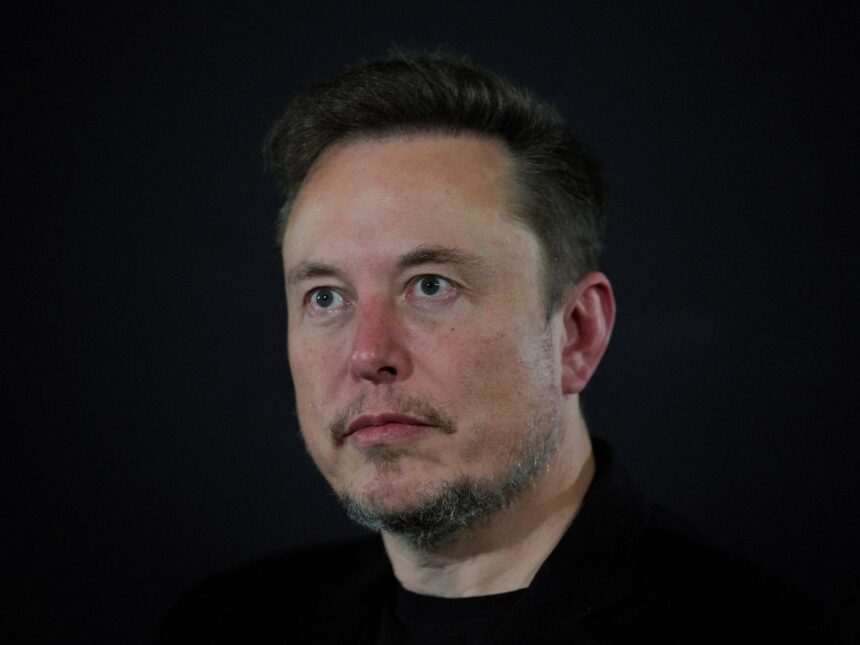 Elon Musk dubbar Australiens regering "fascister" över lagar om desinformation

