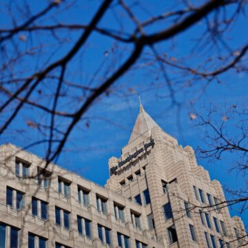 Vad Joe Rogan, Washington Post-dramer säger om det amerikanska valet och media

