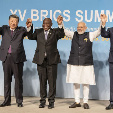 cc 15th BRICS summit, modified, https://commons.wikimedia.org/w/index.php?search=BRICS%202023&ns0=1&ns6=1&ns12=1&ns14=1&ns100=1&ns106=1#/media/File:XV_BRICS_Summit_family_photo.jpg