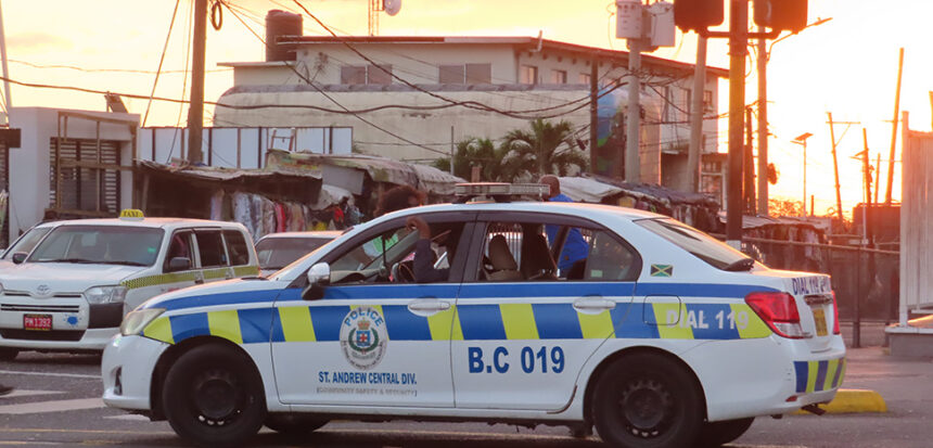 cc Jason Lawrence, modified, https://commons.wikimedia.org/wiki/File:Jamaica_Constabulary_Force_St._Andrews_Central_Division_BC019_Toyota_Corolla.jpg