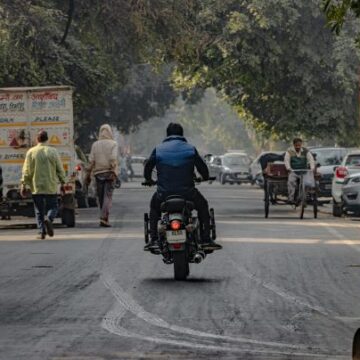 På Indiens vägar leder illa lämpad infrastruktur till att fotgängare On India’s Roads, Ill-suited Infrastructure Drives Pedestrian Deaths
