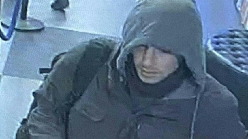 Amerikansk polis släpper bilder på personer av intresse för mordet på UnitedHealths vd

