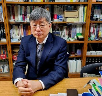South Korean Constitutional Law Expert Breaks Down the Legal Questions Facing Yoon Suk-yeol