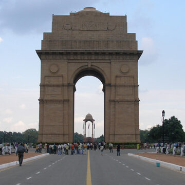 cc Vyacheslav Argenberg, modified, https://commons.wikimedia.org/w/index.php?limit=500&offset=0&profile=default&search=india+gate&title=Special:Search&ns0=1&ns6=1&ns12=1&ns14=1&ns100=1&ns106=1#/media/File:Delhi,_India,_India_Gate.jpg