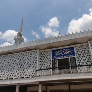 Should AI Convert to Islam?