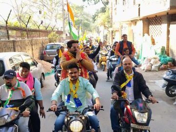 Delhi -församlingsundersökningar: Ett existensiellt test för alla tre parter i Delhi Assembly Polls: An Existential Test for All 3 Parties in the Fray