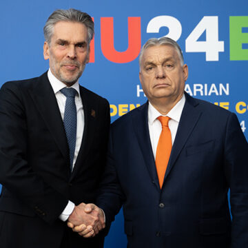 cc European Union, modified, https://commons.wikimedia.org/wiki/File:Dick_Schoof_and_Viktor_Orb%C3%A1n_-_Informal_meeting_of_heads_of_state_or_government_-_November_2024.jpg / Miniszterelnöki Sajtóiroda / Benko Vivien Cher