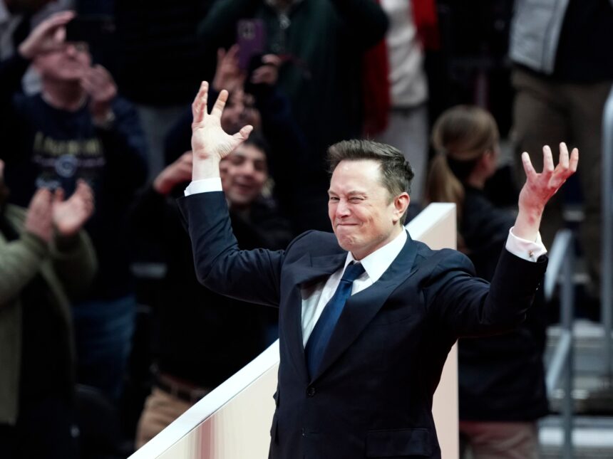 Elon Musk stramar greppet om Gov't, och gnistrande "kupp" -anklagelser

