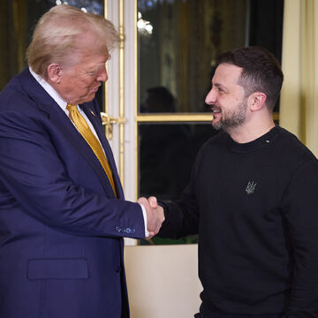 cc President Of Ukraine, modified, In Paris, President of Ukraine Volodymyr Zelenskyy participated in a trilateral meeting with French President Emmanuel Macron and U.S. President-elect Donald Trump. Volodymyr Zelenskyy thanked Donald Trump for his unwavering resolve and expressed particular gratitude to Emmanuel Macron for organizing the meeting. The discussion focused on our people and ways to support them, the overall situation, and the establishment of a just peace. “We all want peace. But it is crucial for us, and this is our position, that the peace is just for all of us, and that Russia, Putin, or any other aggressor has no possibility of ever returning. And this is the most important thing — just peace and security guarantees, strong security guarantees for Ukraine,” the President concluded. The leaders committed to continued cooperation and communication. / https://flickr.com/photos/president_of_ukraine/54193186749/in/photolist-2qNjUSz-XZdjaq-2qpe7sJ-2qyQT6Q-2hkWkKy-2hkWkLf-2hkX4De-2hkWkSs-SVrWue-Rc7vXZ-2n26QgL-2qNjUNG-2qNkXX1-2qySfmM-2qNefNm-2qNXmfu-2qNk1oi-2qNkYbn-2n7LfPB-2jyzapP-2n3svPe-2qNkXX6-2nkMdYt-2qNefQA-2qNiPHk-2qNk1ev-2qNiPWM-2qt2Q98-2qNk1mj-2qNkY5F-2qNk1e5-2qNefZt-2qNkYav-2pWcrh3-2qNefUP-2qNjUVk-2qNefYw-2qNiPSJ-2qNiPPc-2qNefMu-2qNk1iy-2qNefYr-2qNxyse-2qNkY3m-2qrEMrL-2qrAi9c-2qNiPTR-2qNk1pa-2qNiPV4-2qNMmnC