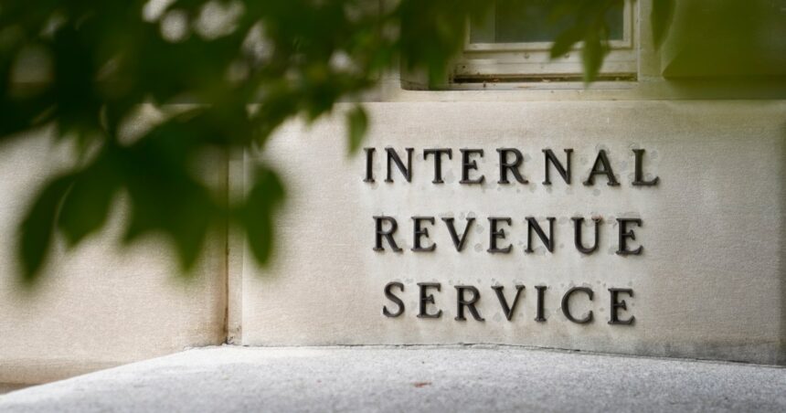 Elon Musks Doge söker tillgång till amerikanska skattebetalarnas uppgifter och leder till integritets rädsla

