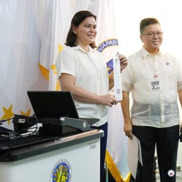Filippinska lagstiftare röstar för att anställa vice president Sara Duterte Philippine Lawmakers Vote to Impeach Vice President Sara Duterte