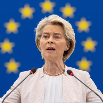 Insatser förblir höga för Europa i Ukraina cc European Parliament, modified, https://en.wikipedia.org/wiki/File:Parliament_re-elects_Ursula_von_der_Leyen_as_Commission_President_-_53866532691.jpg