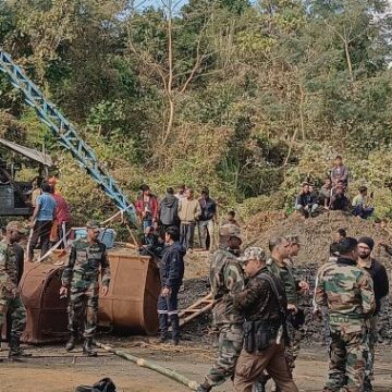 Kolgruvkatastrof i Indiens Assam öppnar burk av maskar Coal Mine Disaster in India’s Assam Opens Can of Worms
