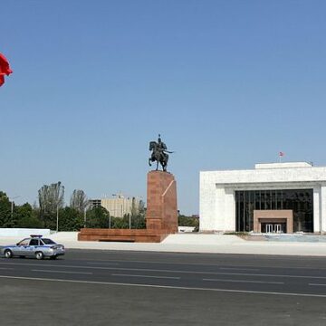 Musk syftar till RFE/RL, till Japarovs glädje Musk Takes Aim at RFE/RL, to Japarov’s Delight