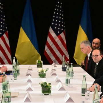 Som oss går tillbaka, Nato kryper för att hitta en ny ledare
