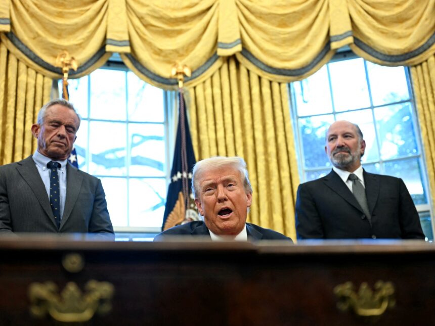 Trump -tullar på 25% på Kanada, Mexiko började sparka i 4 mars

