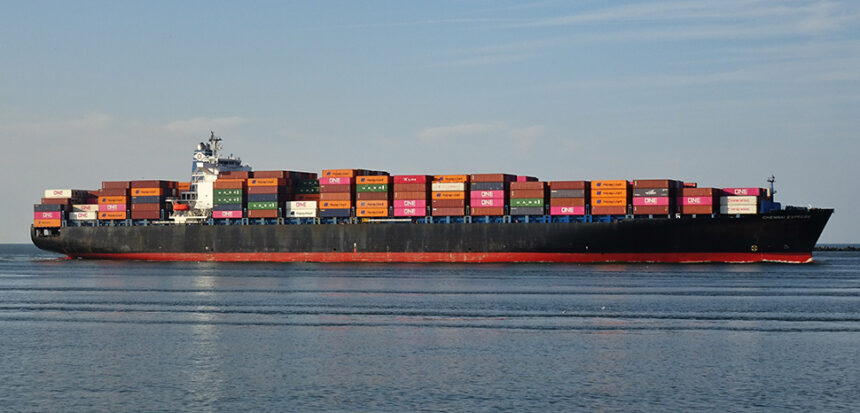 cc hans m., modified, Port of Rotterdam, https://flickr.com/photos/109200699@N03/54221069990/in/photolist-2qBka5j-2epdHWu-2fU5iSj-2iSUKse-2qjwfP4-2ifrABN-2qjwfQg-2iSQm9p-2jYfbxs-2jdDpWE-2qBka4x-2qjwTxR-2qkuuor-2qeNTsj-2iA9nr3-2iRhmj3-2imu8nN-2ixx4ds-2iFYUhq-2jwzgwR-2qoGBUv-2fN3JQ4-2qqouGg-2imxK5h-2qfdyAy-2qFUDK8-2fELPsL-2qpPPSR-2qksQrZ-2jbKqbU-2qpPPSF-2jVYy43-2iDKJ6Z-2jbKquK-2qDoPLg-2qCi6yf-2qkuurh-2iSUKkW-2iC5VLj-2qeJjNA-2qo8HEW-2qJYnqY-2ie46HS-2qjwfPK-2iDPWkj-2juVU2f-2iCUQG1-2jkakKo-2iAujSh-2qCjm2E