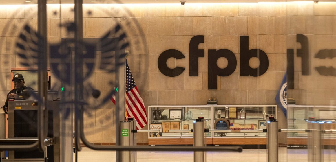 Domare blockerar Trump -ansträngningen för att stänga av konsumentens ekonomiska skyddsbyrå

