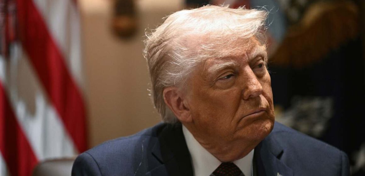 Trump för att införa 25 procent tullar på länder som köper olja från Venezuela

