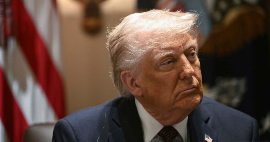 Trump för att införa 25 procent tullar på länder som köper olja från Venezuela

