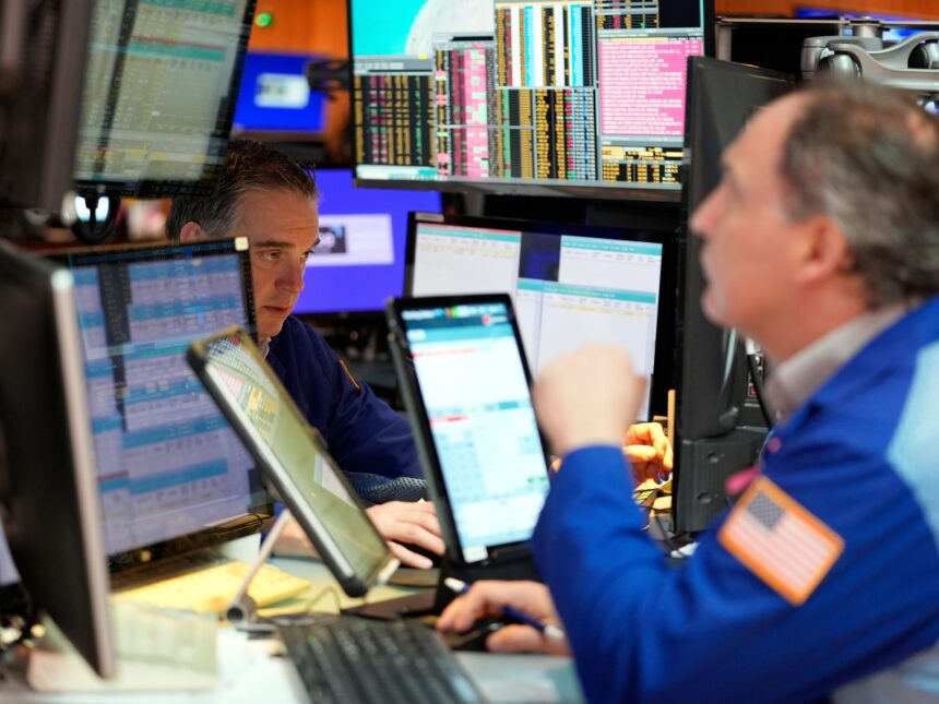 Biltillverkare avbryter ekonomisk vägledning mitt i osäkerheten

