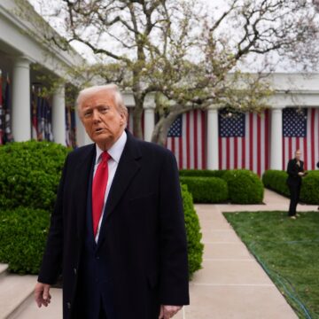 Införde Donald Trump "den största skattehöjningen i vår livstid"? Införde Donald Trump "den största skattehöjningen i vår livstid"?