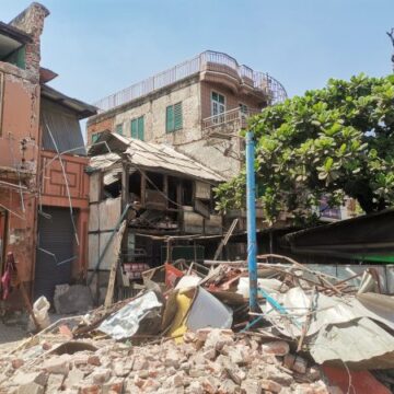 Nederbörd, extrem värme som komplicerar Myanmar jordbävningsförstöringsinsatser Rainfall, Extreme Heat Complicating Myanmar Earthquake Relief Efforts