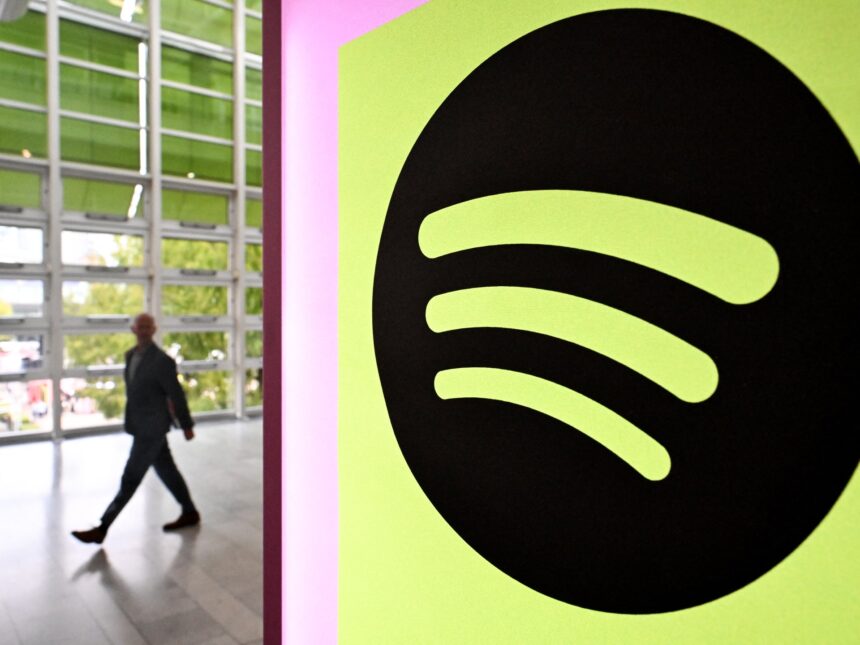 Spotify ner för tusentals användare över hela världen

