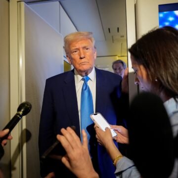 Trump gräver in på tullar när globala aktiemarknader går in Trump gräver in på tullar när globala aktiemarknader går in i fritt fall