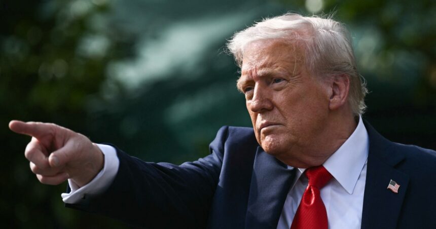 Trump rör sig närmare halvledartaxor, flottör pausar på biluppgifter

