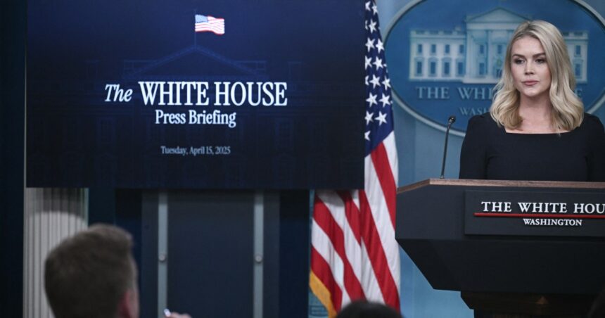 Trump säger att bollen i Kinas domstol för handel, väger tullar på mineraler

