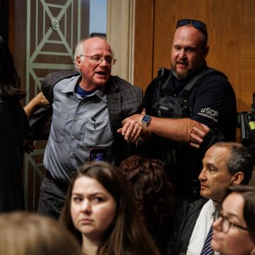 Ben & Jerrys grundare arresterades vid USA: s senat efter att ha protesterat kriget i Gaza

